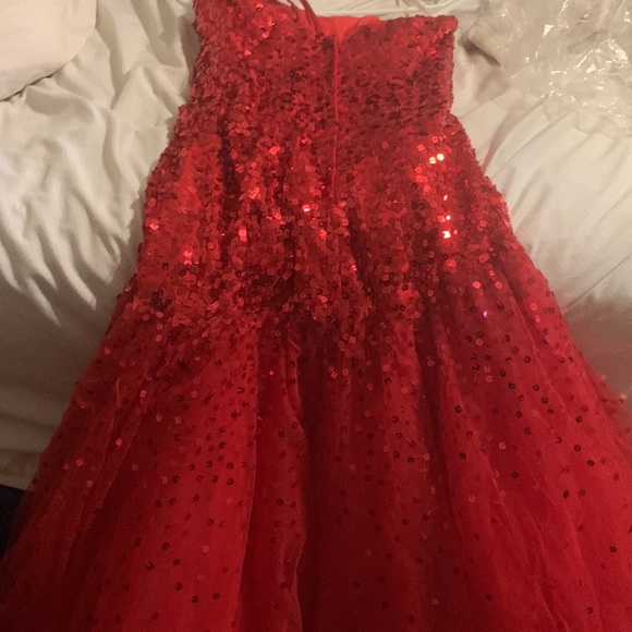 Red formal size 4 - Picture 4 of 6